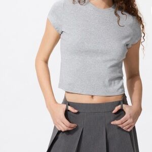 Uniqlo gray mini tee
